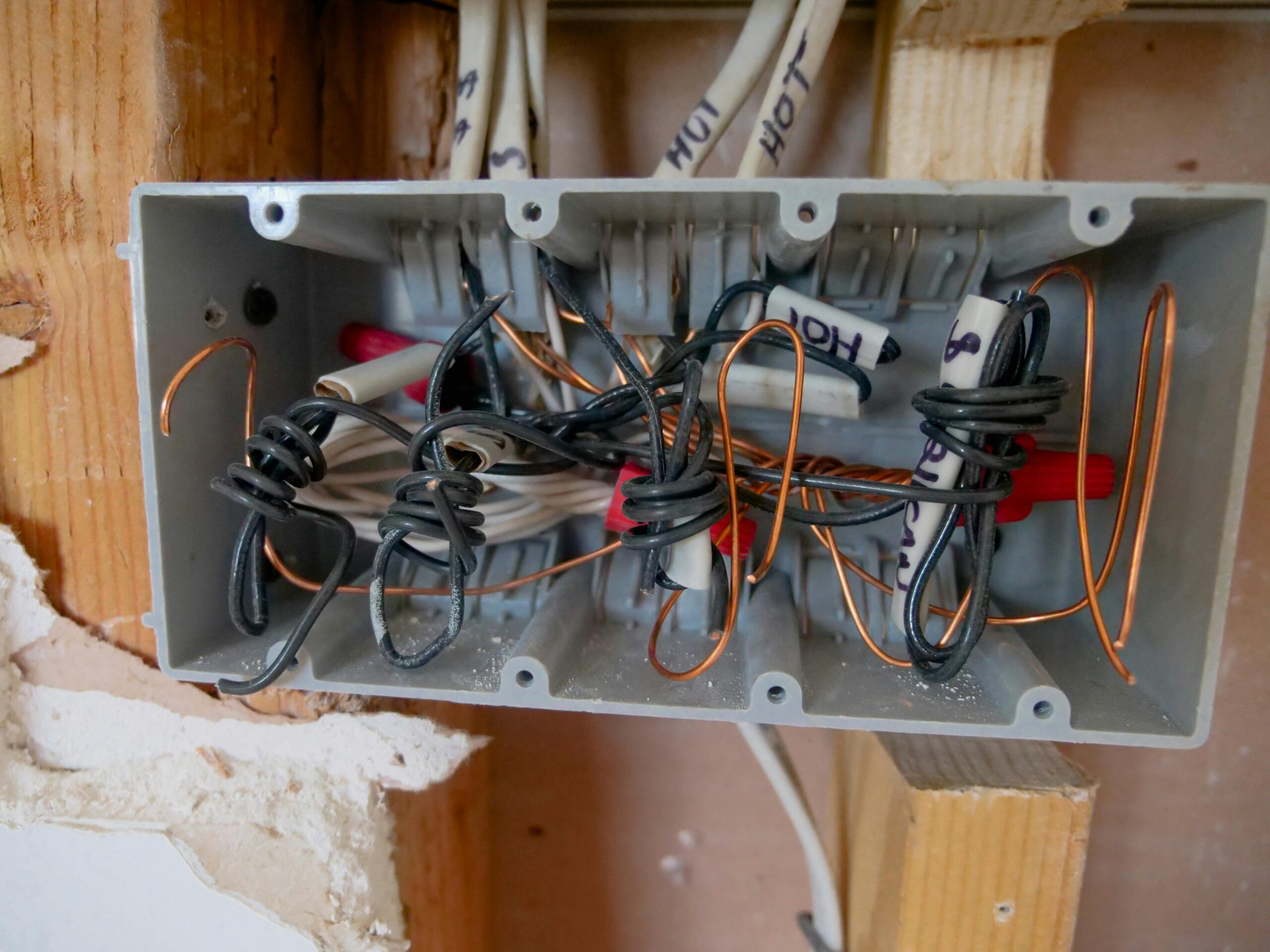 elektická instalácia na stavbe revízia elektriny v byte